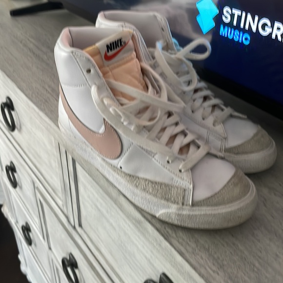 Women’s Nike 7.5 - Picture 3 of 4